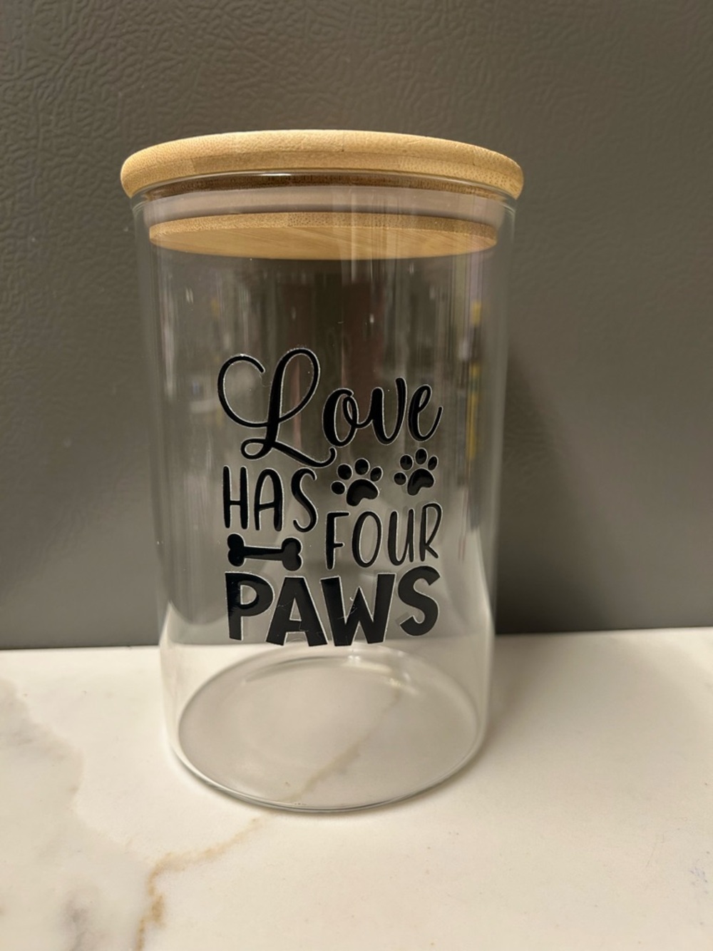 Brand New 1qt Glass dog treat Storage Container with Bamboo Lid